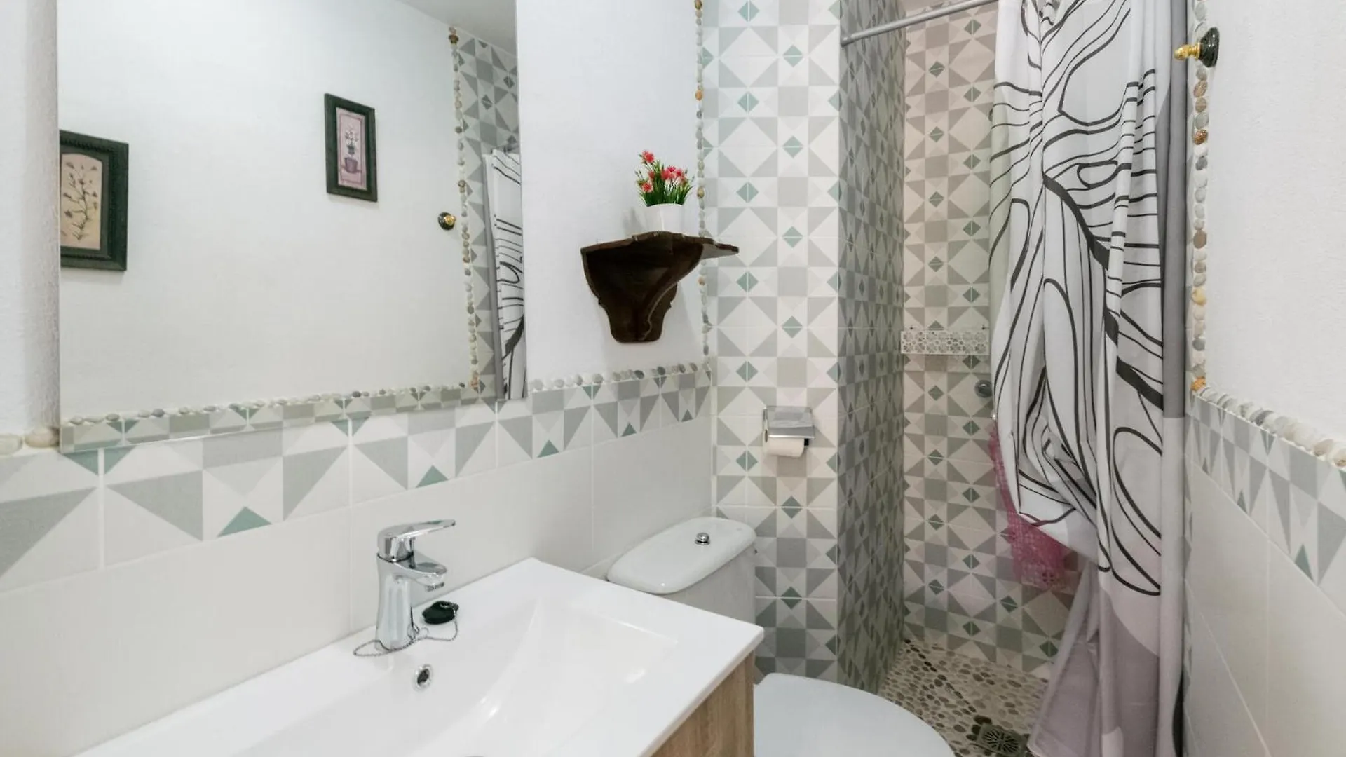 Amazing Apartment In Iznajar With Kitchen