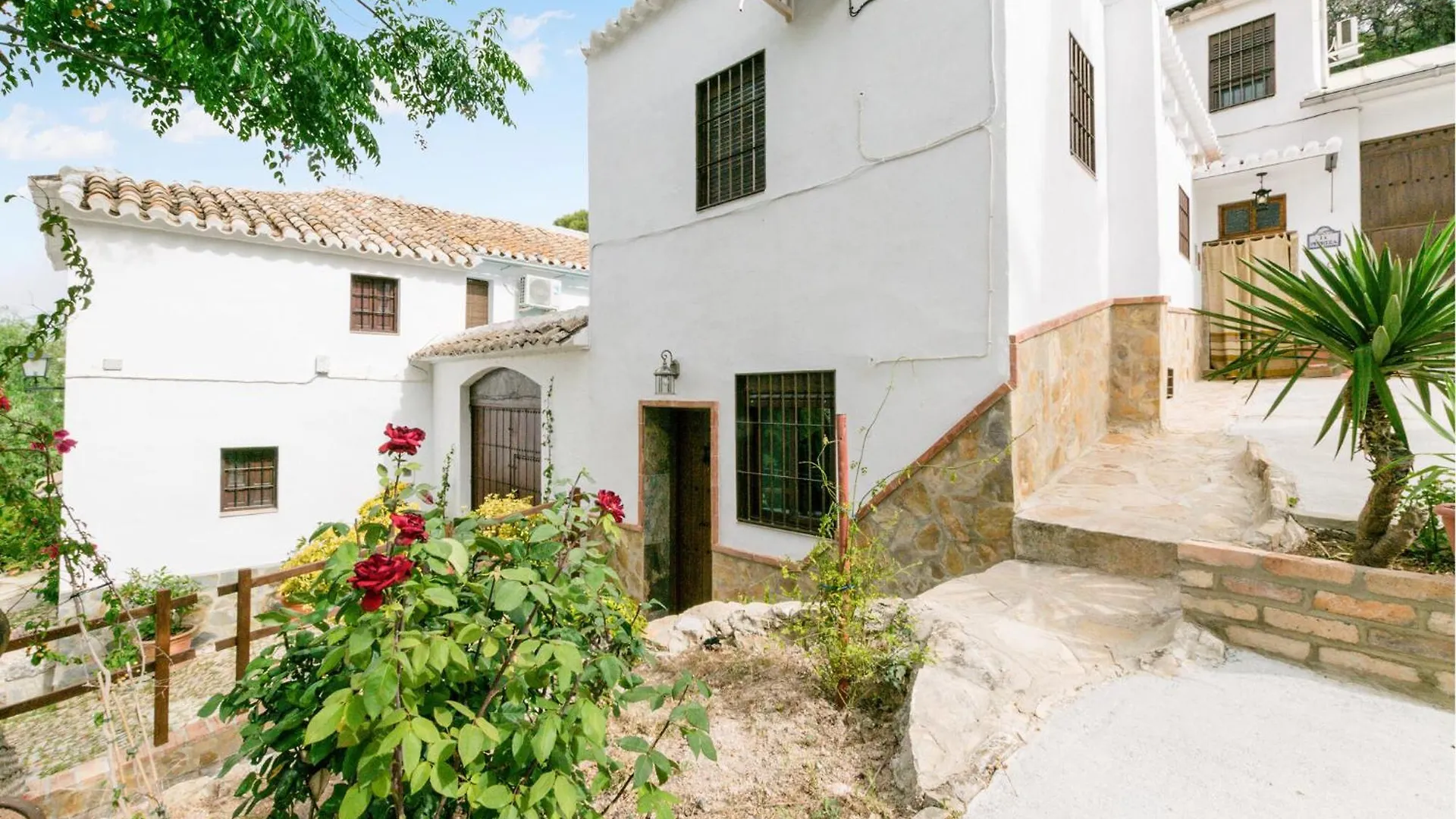 Amazing Apartment In Iznajar With Kitchen